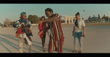 DOWNLOAD VIDEO Diamond Ft Mkaliwenu - Sijichubui (Haunistui Remix) MP4