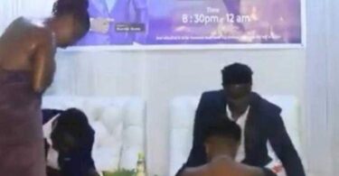 Pastor bathes female church members on altar during cross overnight (+18 Video)