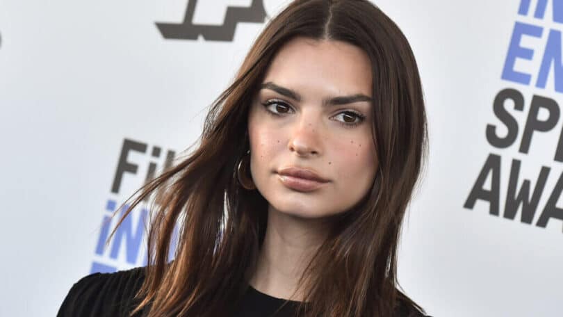 Emily Ratajkowski says she doesn't believe there are straight people