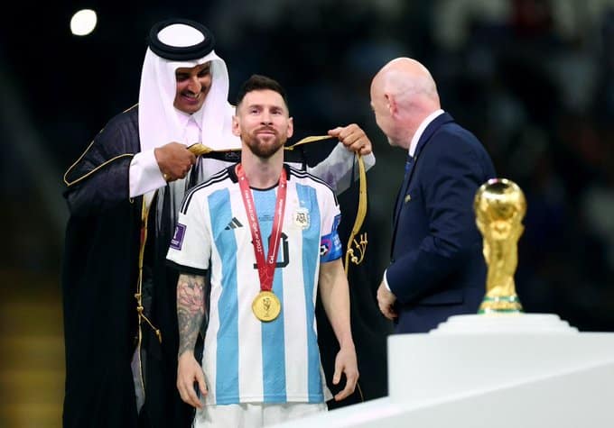 What is a bisht and why was Messi wearing it at the World Cup?