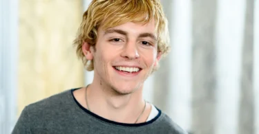 Is Ross Lynch Gay?